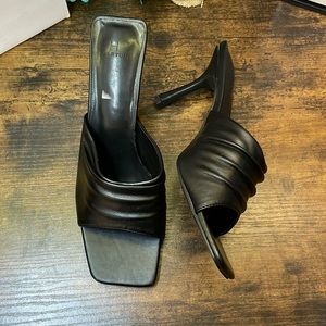Halston Women's Luanda Heel in Black Size 11 nwt and box